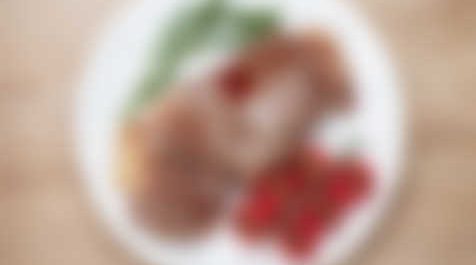 photodune-6992058-sirloin-steak-with-rosemary-and-cherry-tomatoes-on-a-plate-xs